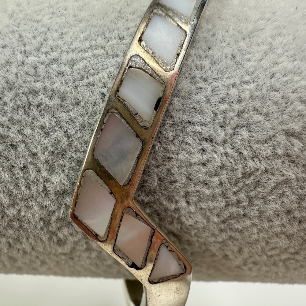 Navajo Flush Mount Mother of Pearl Sterling Silver Cuff Bracelet - Picture 2 of 11
